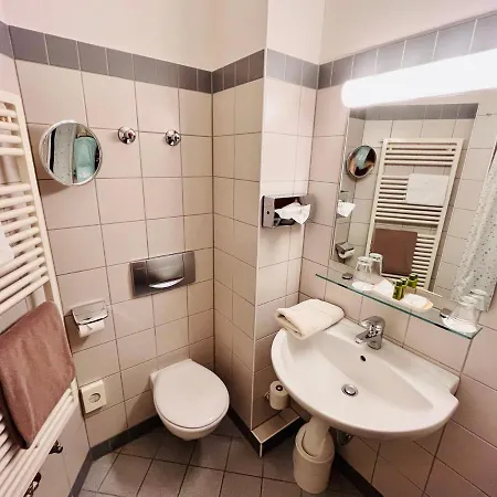 Hotell Hoepfner Burghof 3*