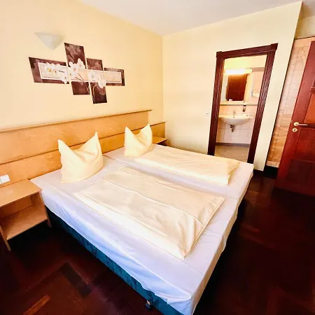 Hotell Hoepfner Burghof 3*