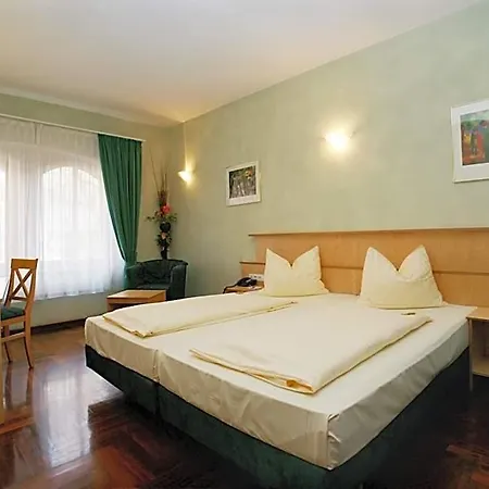 Hotel Hoepfner Burghof 3*