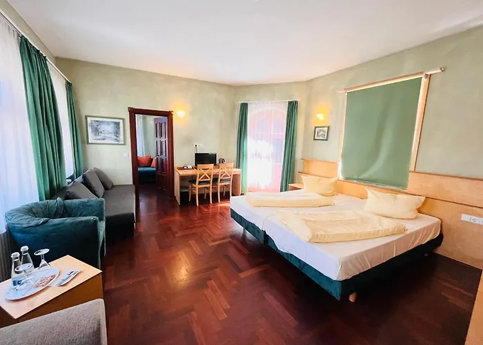 Hoepfner Burghof فندق 3*