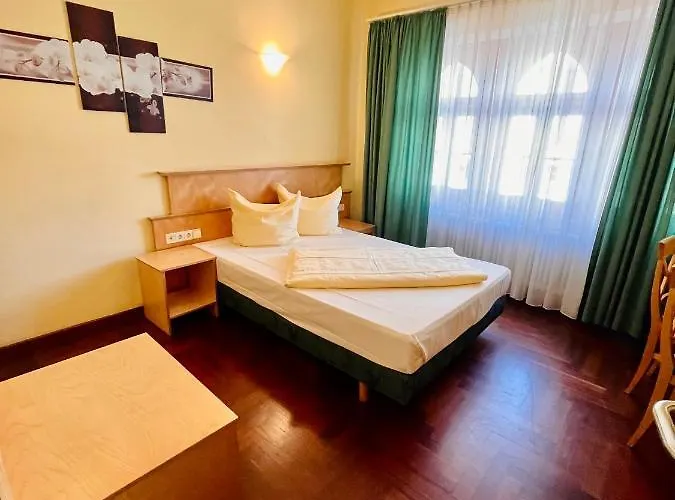 Hoepfner Burghof فندق 3*