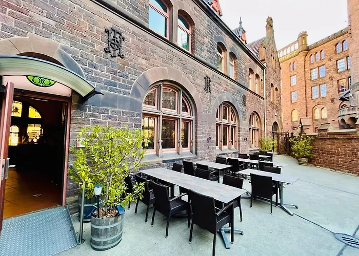 מלון Hoepfner Burghof 3*